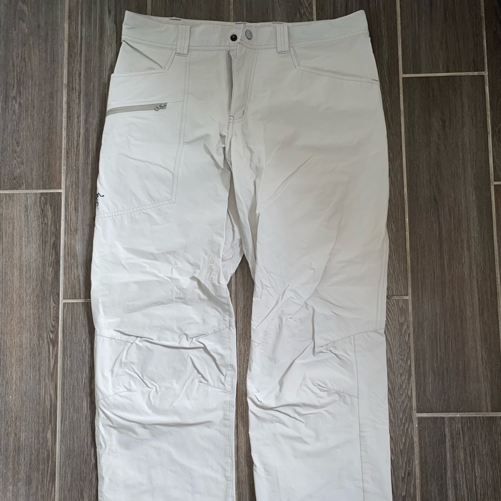 EUC mens Arc’teryx perimeter pants (32 x32) stone grey.